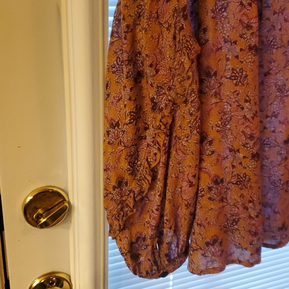 Top - Picture 2 of 3